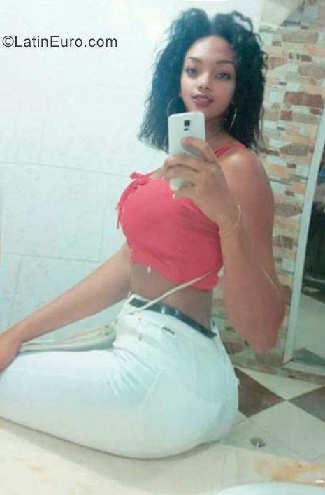 Date this voluptuous Dominican Republic girl Jafreisy from San Pedro De Macoris DO34923