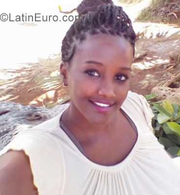 Date this nice looking Cuba girl Milianys from La Habana CU524