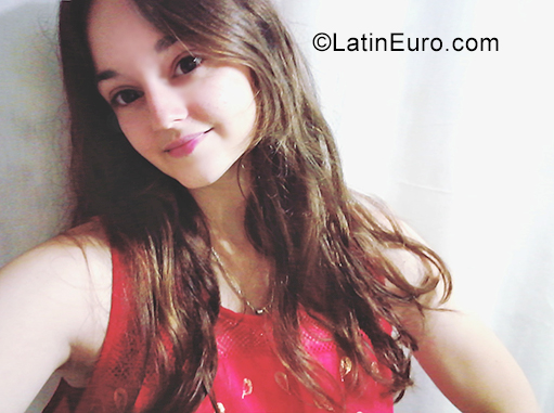 Date this nice looking Argentina girl Cris from Rosario AR194