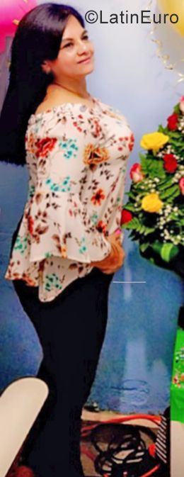 Date this exotic Honduras girl Elizabeth from San Pedro Sula HN2667