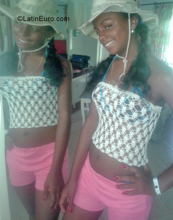 Date this foxy Cuba girl Laura from Santiago De Cuba CU550
