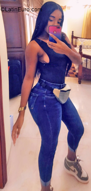 Date this voluptuous Dominican Republic girl Yoniry from San Pedro De Macoris DO35508