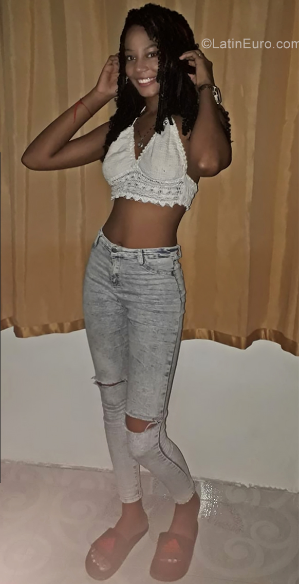 Date this foxy Colombia girl Kiaria from Santa Marta CO25815