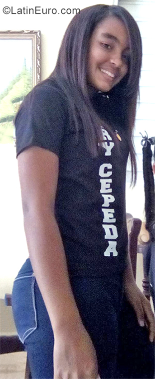 Date this gorgeous Dominican Republic girl Ariany from San Francisco De Macoris DO35605