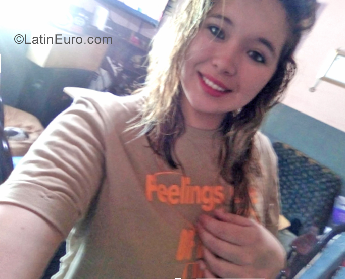 Date this attractive Argentina girl Florencia from Buenos Aires AR232