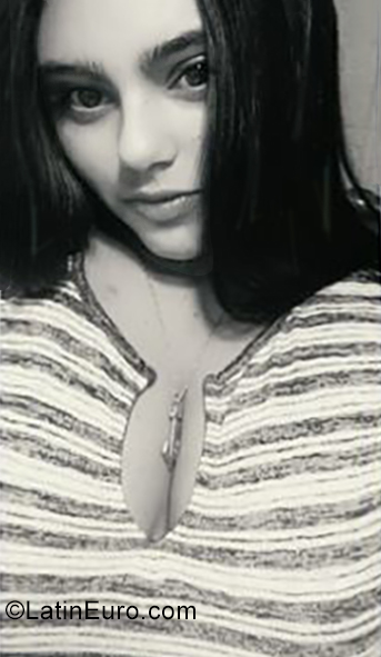 Date this foxy Peru girl Valeria from Lima PE1424