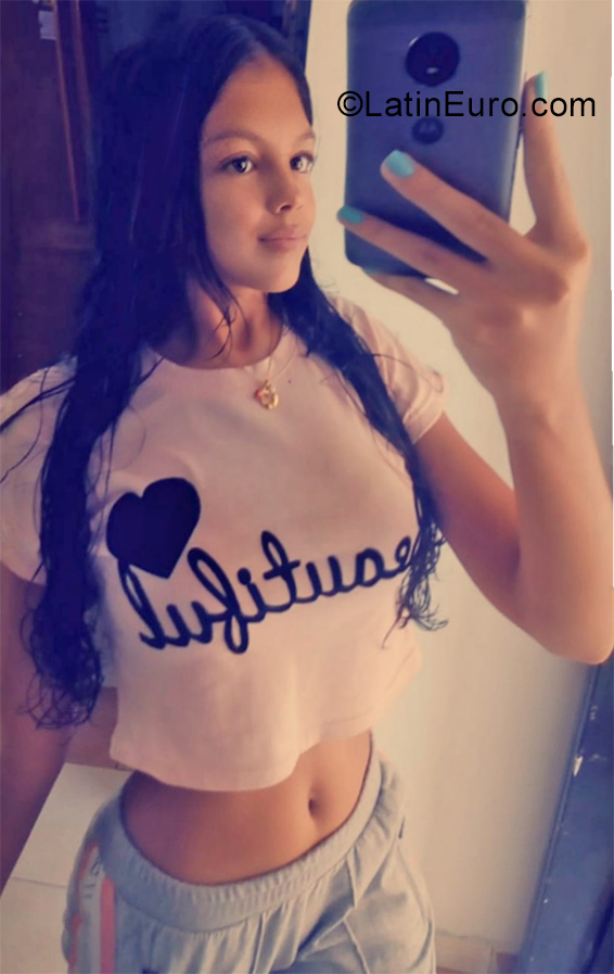 Date this fun Venezuela girl Daniela from Maracaibo VE2600