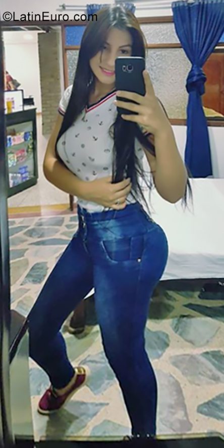 Date this charming Colombia girl Kelly from Cucuta CO25892