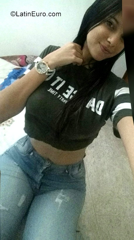Date this gorgeous Venezuela girl Lisleynas from Maracaibo VE2607