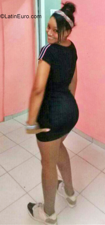 Date this good-looking Cuba girl Wanda from Havana CU580