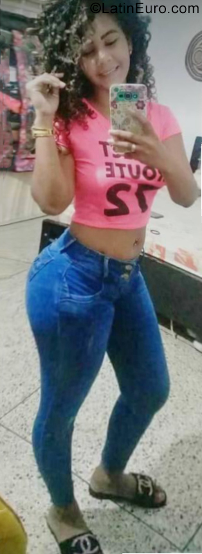 Date this hot Venezuela girl Roxana from Valencia VE2613