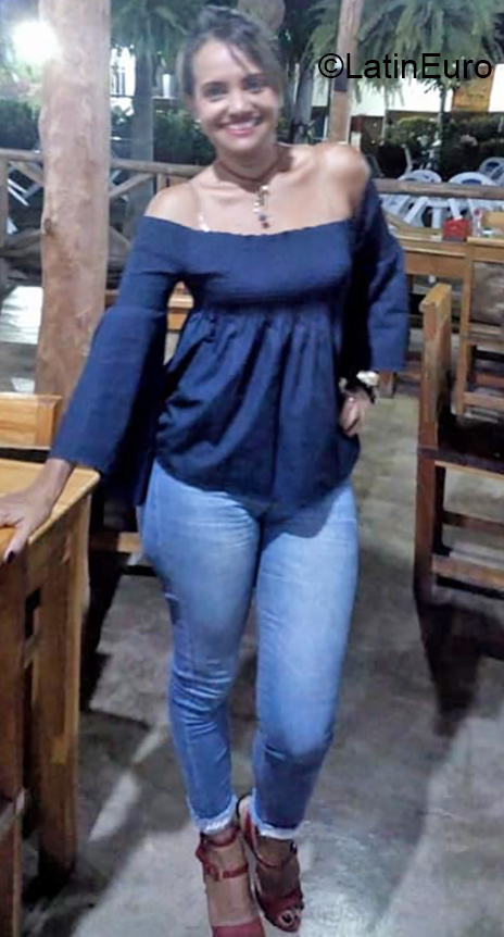 Date this nice looking Colombia girl Pati from Santa Marta CO25940