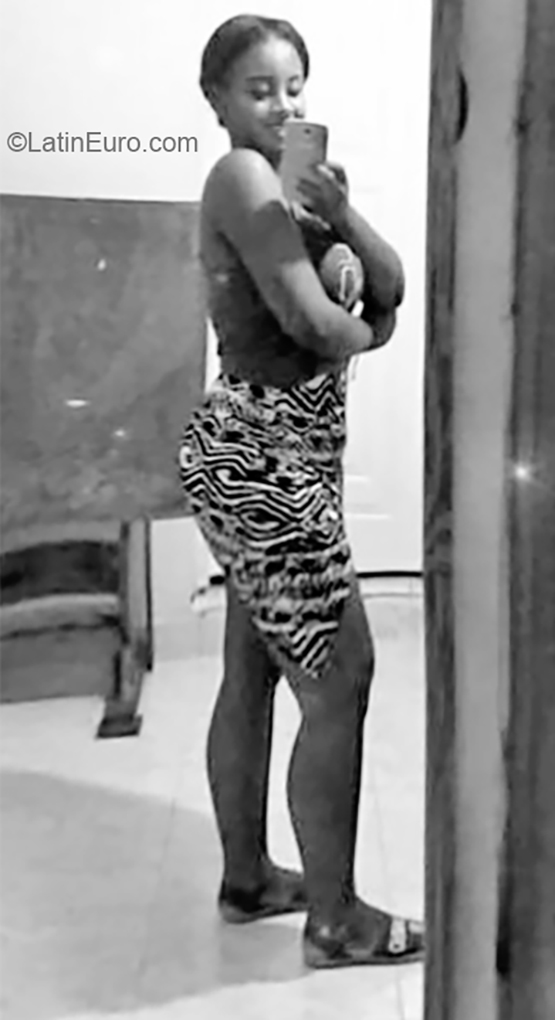 Date this fun Dominican Republic girl Yasiry from Bonao DO35832