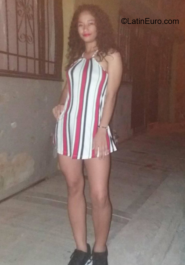 Date this passionate Colombia girl Yuliana from Santa Marta CO25974