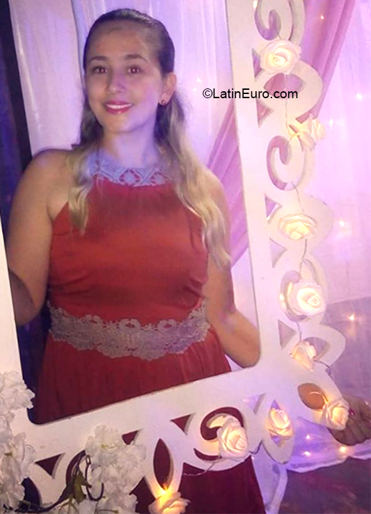 Date this athletic Colombia girl Silvia from Bucaramanga CO26027