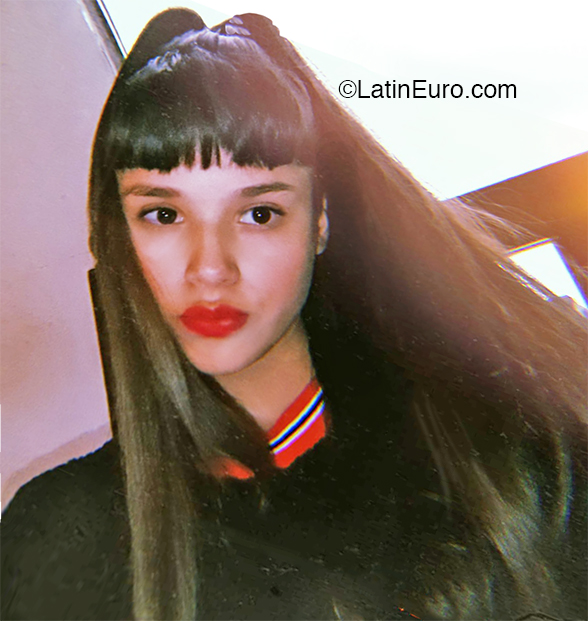 Date this charming Argentina girl Angela from Buenos Aires AR239