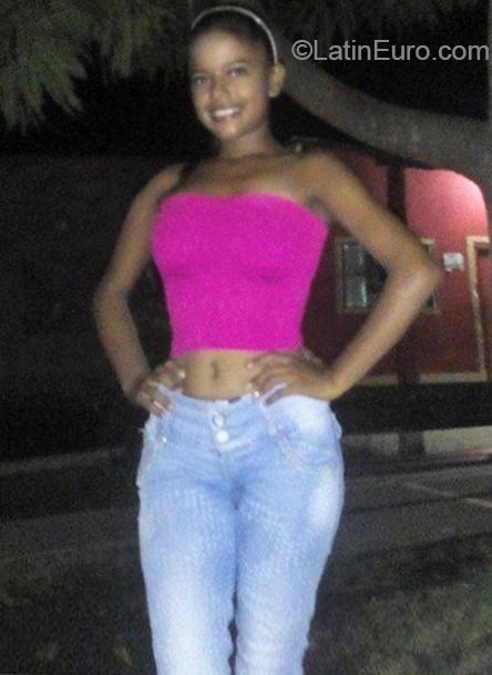 Date this happy Colombia girl Neyla from Bucaramanga CO26125