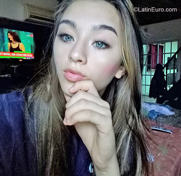 Date this cute Argentina girl Vicky from Anelo AR247