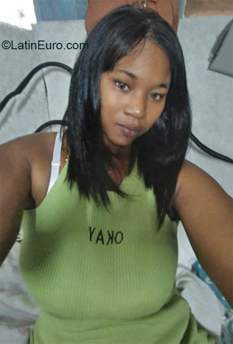 Date this lovely Cuba girl Lisandra from Havana CU615