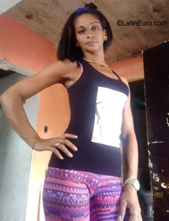 Date this voluptuous Cuba girl Olga from Ciudad Habana CU617