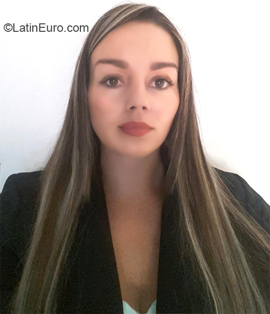 Date this nice looking Colombia girl Yuri from Pereira CO26217