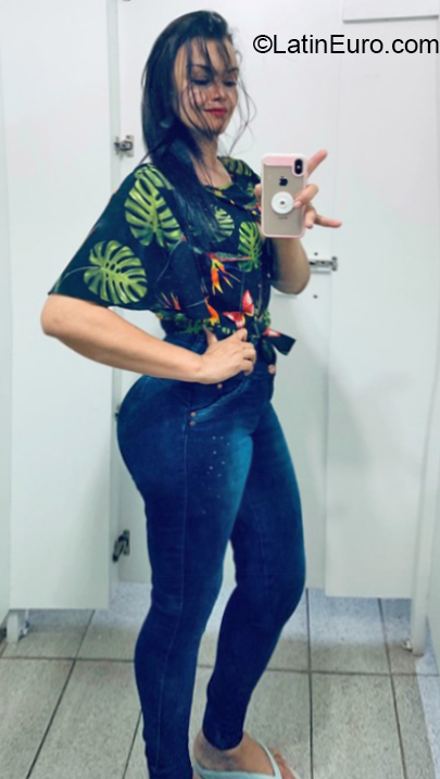 Date this good-looking Brazil girl Renata from Baixo Guabdu BR10946