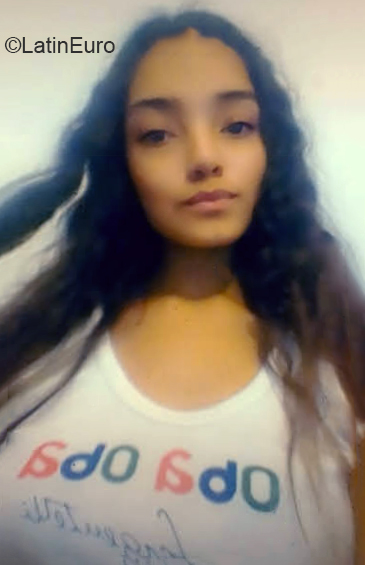Date this beautiful Argentina girl Laura from Buenos Aires AR254