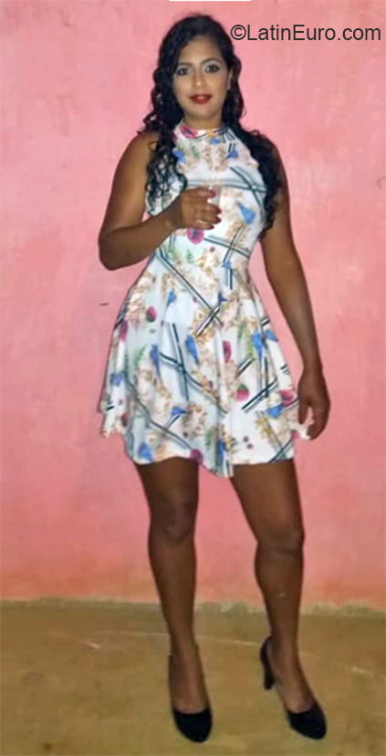 Date this foxy Brazil girl Suzy from Salvador BR10953