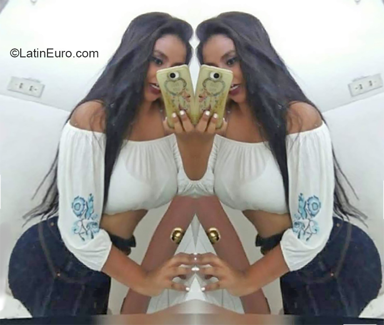 Date this sultry Peru girl Daniela from Araquipa PE1455