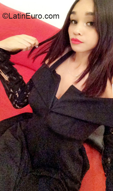 Date this nice looking Dominican Republic girl Stephanie from La Vega DO36567