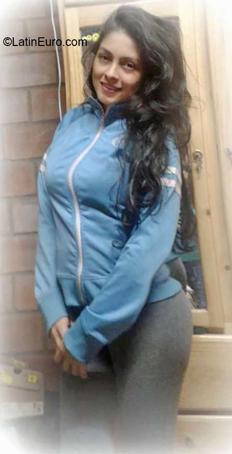 Date this tall Peru girl Berta from Lima PE1459