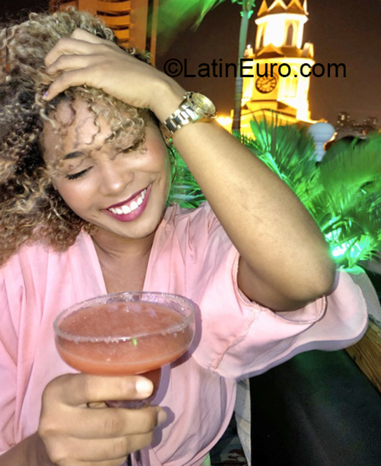 Date this sensual Colombia girl Valentina from Cartagena CO29284
