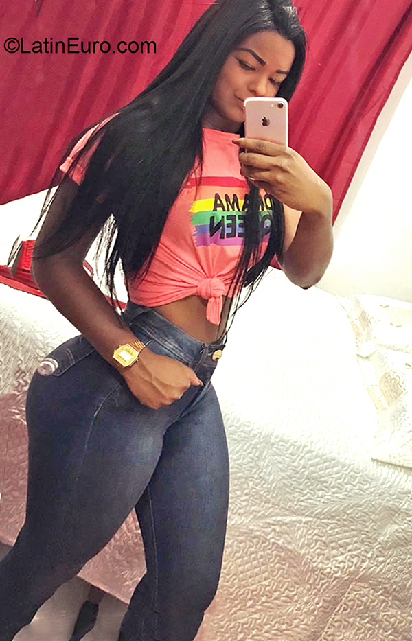 Date this pretty Brazil girl Thais from Rio de Janeiro BR11006