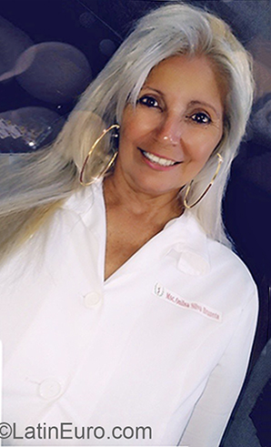 Date this nice looking Cuba girl Onilsa from Las Tunas CU841