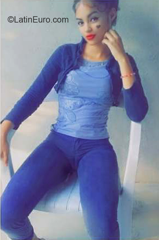Date this charming Dominican Republic girl Darlenis from La Vega DO36984