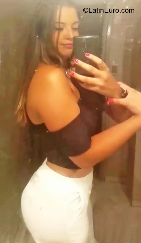Date this pretty Argentina girl Nadia from Buenos Aires AR308