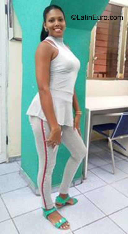 Date this gorgeous Cuba girl Mercedes from Santiago de Cuba CU644