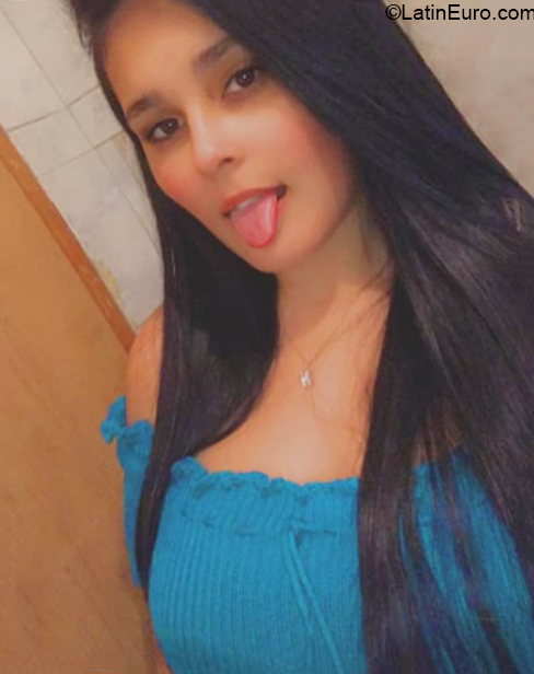Date this happy Brazil girl Emely from Salvador BR11027