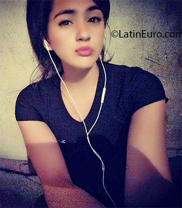 Date this nice looking Argentina girl Sofia from Pocito AR318