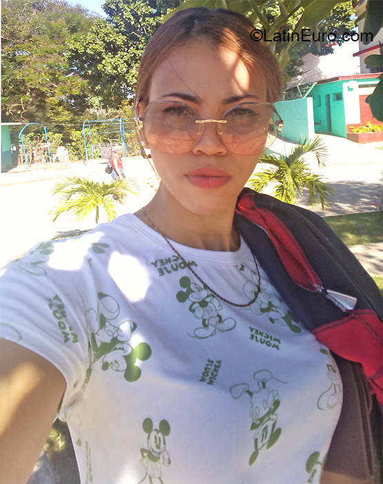 Date this passionate Cuba girl Yailen from Havana CU646