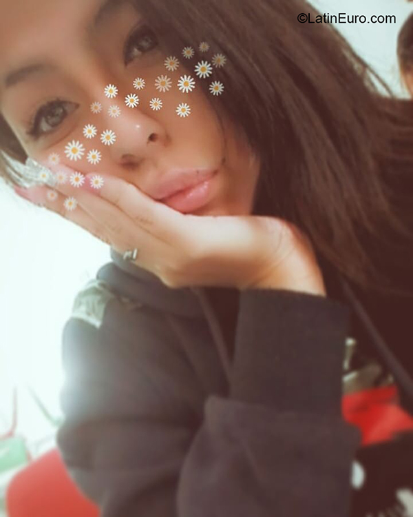Date this young Argentina girl Esmeralda from Buenos Aires AR328