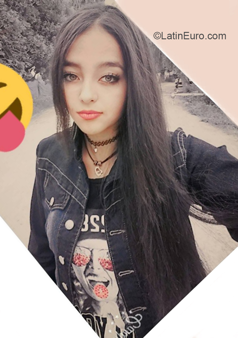 Date this delightful Argentina girl Magi from Mendoza AR331