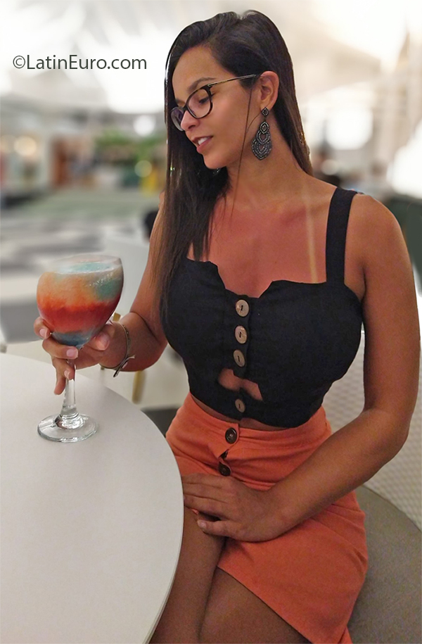 Date this exotic United Kingdom girl Bruna from Bristol GB1016