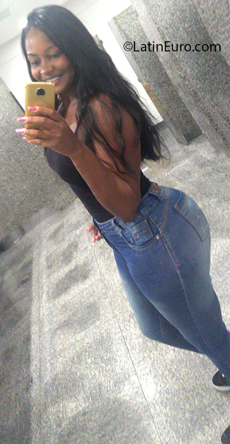 Date this charming Brazil girl Mara from Rio de Janeiro BR11093
