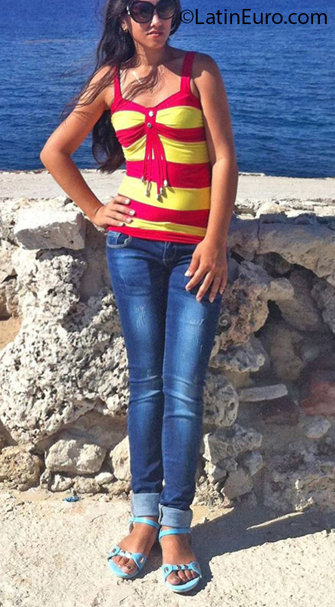 Date this passionate Cuba girl Heidi from Havana CU668