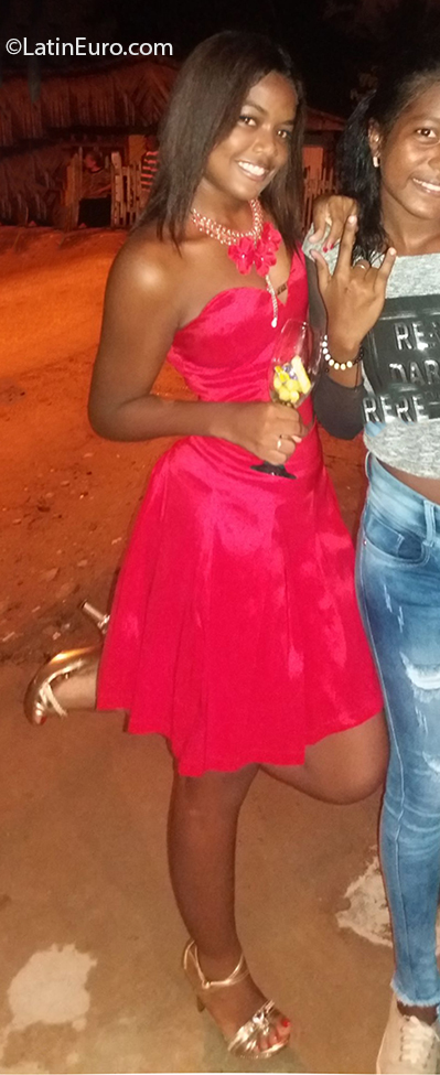 Date this nice looking Colombia girl Kaydis from Cartagena CO28604