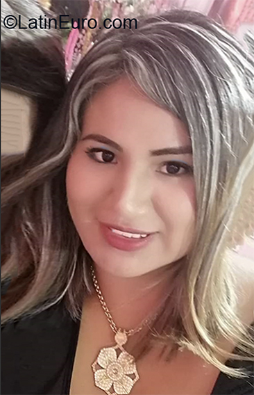 Date this happy Peru girl Milagros from Lima PE1548