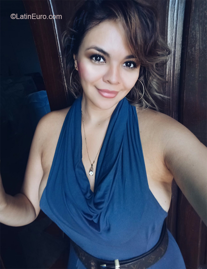 Date this hard body Brazil girl Bruna from Foz do Iguacu BR11369