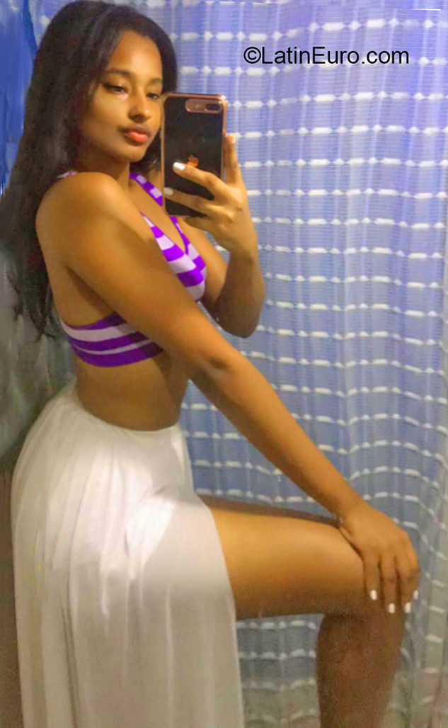 Date this charming Dominican Republic girl Ana from La Vega DO38002