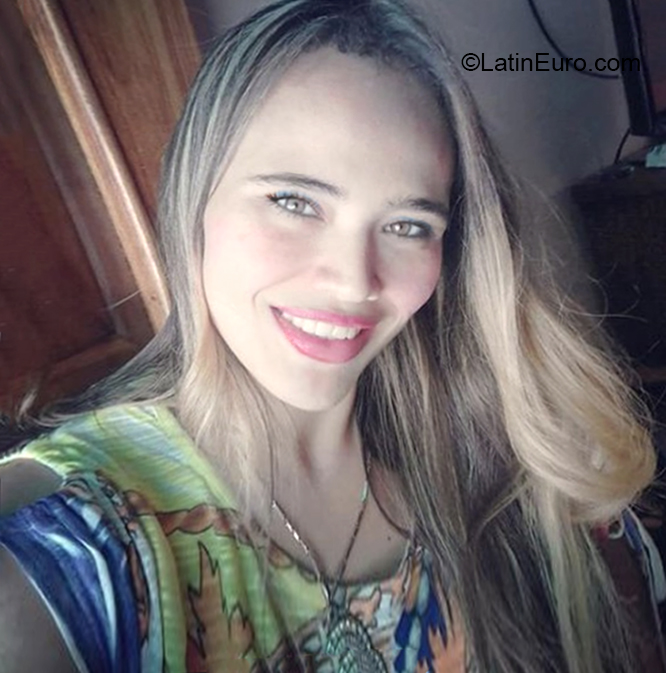 Date this foxy Venezuela girl Elena from Trujillo VE3176